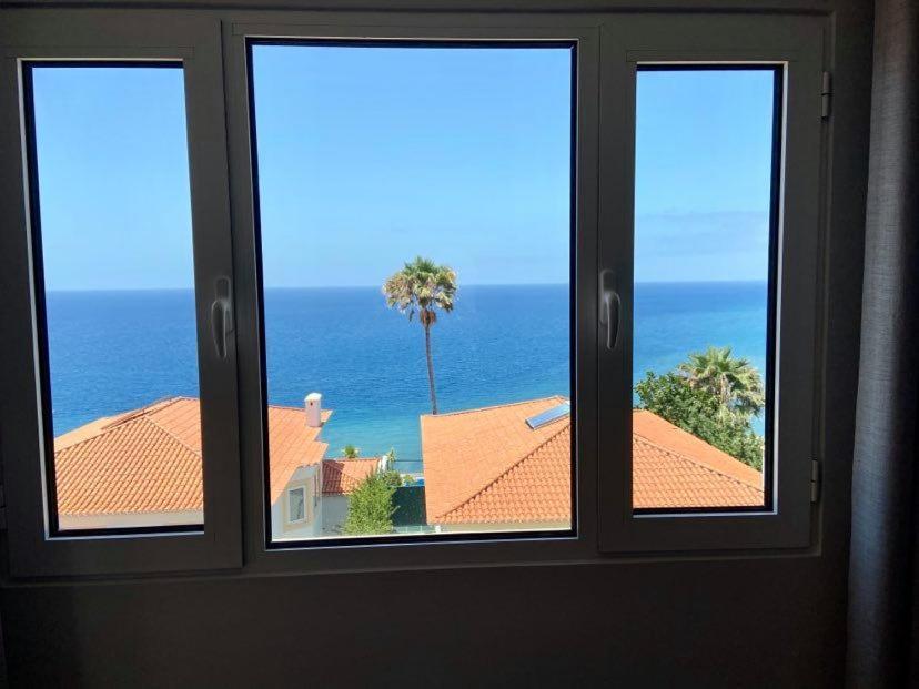 Ocean Cliffs Apartments Funchal  Bagian luar foto